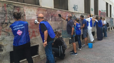 I volontari di "Retake": �Continuiamo a ripulire Bari, tra incivilt� e diffidenza�